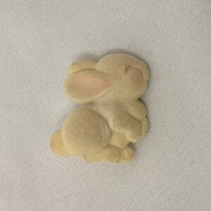 ⭐️ Vintage 1982 Hallmark Bunny Brooch